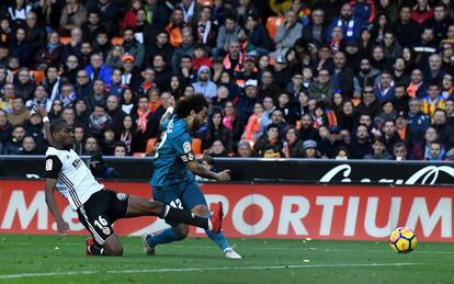 Marcelo marca el tercer gol del Real Madrid ante el Valencia.