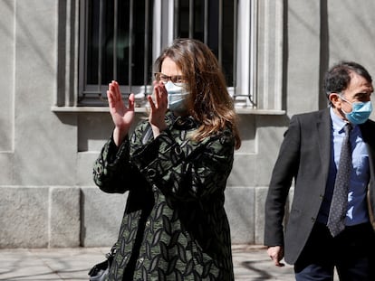 Meritxell Serret, a su salida del Tribunal Supremo, tras comparecer este jueves voluntariamente ante el magistrado del Pablo Llarena.