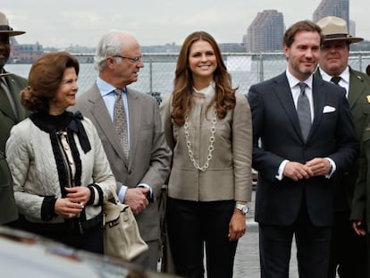 Magdalena de Suecia, con sus padres y su prometido, durante una visita de los reyes a Nueva York.