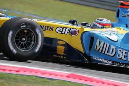 Alonso, en los entrenamientos en el circuito de Sepang.