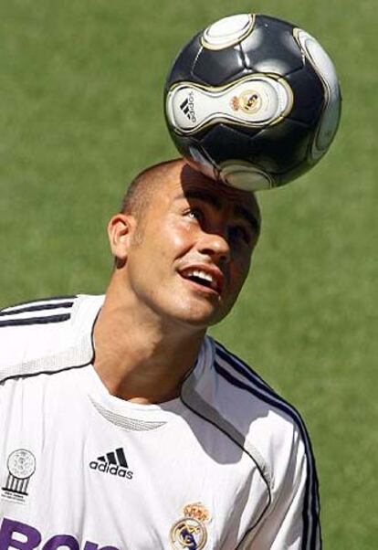 Cannavaro, durante su presentación