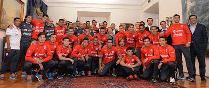 La selección de Chile con la presidenta Bachelet.