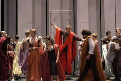 Escena de <i>La clemencia de Tito,</i> de Mozart, en el Festival de Aix-en-Provence.