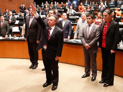 Eduardo Medina Mora durante su juramentación como ministro de la Suprema Corte