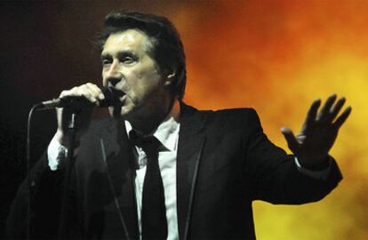 Bryan Ferry, durante su actuación en el Festival Porta Ferrada, que se celebra la localidad gerundense de Sant Feliu de Guixols.