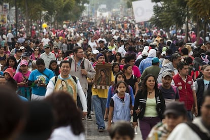 Peregrinos marchando hacia la Basílica de Guadalupe, México, en una foto de archivo de 2019 cuando acudieron alrededor de 20 millones de personas.