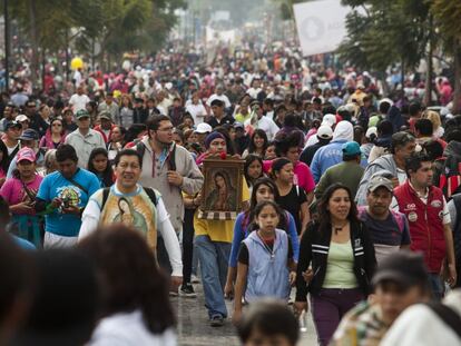 Peregrinos marchando hacia la Basílica de Guadalupe, México, en una foto de archivo de 2019 cuando acudieron alrededor de 20 millones de personas.