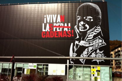 <i>¡Vivan las cadenas!,</i> de Noaz, que juega con la imagen de Fernando VII, en el centro Huarte de Navarra, programada por Acción Cultural Española.