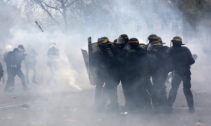 Todas las marchas han sido anuladas en virtud del estado de emergencia declarado por el Gobierno francés tras los atentados del 13 de noviembre en la capital, que dejaron 130 muertos.