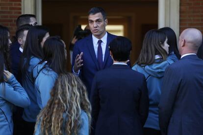 El presidente, Pedro Sánchez, recibe a la selección femenina de fútbol sub17, este miércoles.