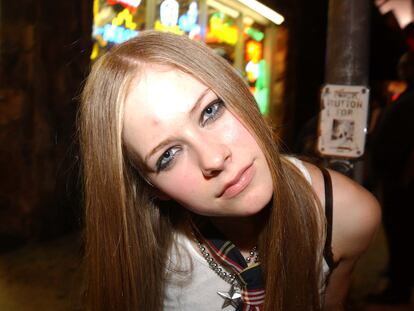 Avril Lavigne, fotografiada en 2002, cuando tenía 18 años y publicó su primer trabajo, 'Let Go'.