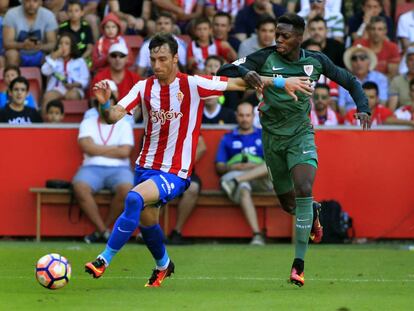 Williams y Amorebieta, en el Sporting-Athletic de la primera jornada de Liga