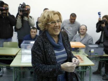 La alcaldesa de Madrid, Manuela Carmena, en el IES Conde de Orgaz.