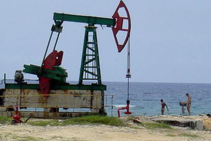 Pozos de petróleo  en Santa Cruz del Norte, en Cuba.