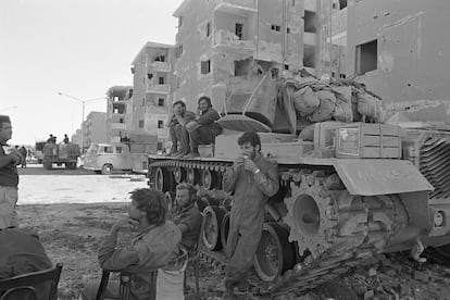 Israeli soldiers in the Egyptian city of Suez during the Yom Kippur War.