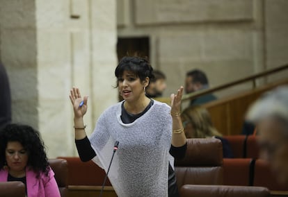 La portavoz de Adelante Andalucía, Teresa Rodríguez, en uno de los plenos del Parlamento andaluz.
