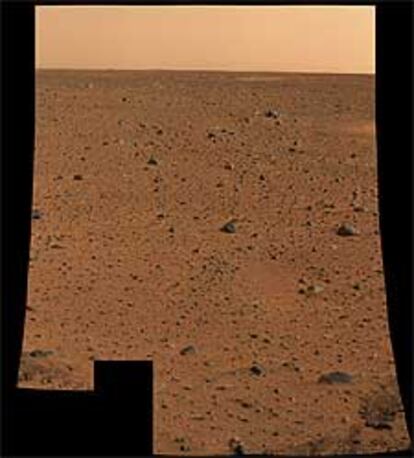 Primera foto de Marte en alta resolución enviada por el <i>Spirit</i>