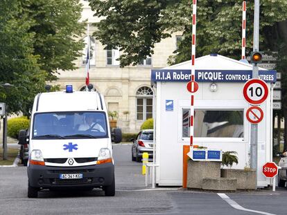 La entrada del Hospital Robert Pique de Burdeos, donde están hospitalizados los afectados.