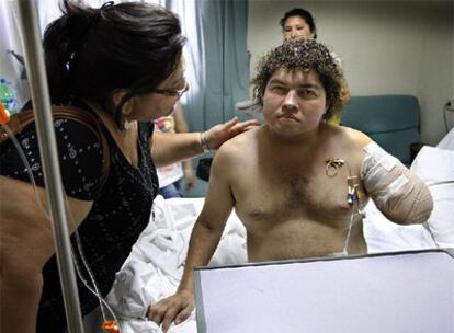 Franns Rilles, en el hospital valenciano donde se recupera de un accidente laboral.