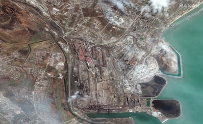 Imagen satelital de la planta metalúrgica Azovstal, tomada el 9 de abril de 2022. Satellite image 2022 Maxar Technologies