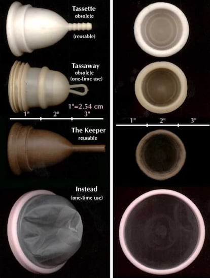 Varios modelos de copas menstruales expuestas en el Museo de la Menstruación.