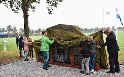 Monumento en recuerdo de la compañía de Winters, que estuvo en Países Bajos.