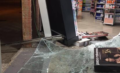 El escaparate de una tienda tras sufrir un alunizaje.