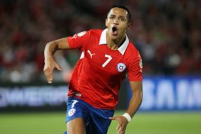 Alexis Sanchez celebra un gol ante Ecuador.
