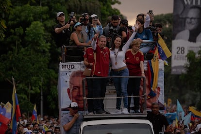 Nicolás Maduro y Edmundo González inician la campaña presidencial con puestas en escena opuestas 