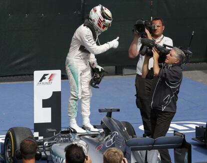 Hamilton celebra la victòria al Canadà.