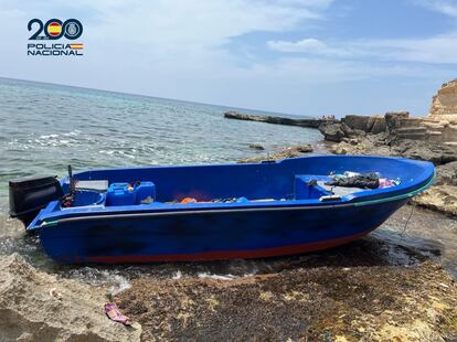 Una patera localizada en la costa de Mallorca el 16 de junio.
