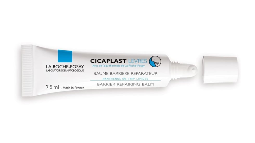 Acelera el proceso de regeneración de los labios dañados.