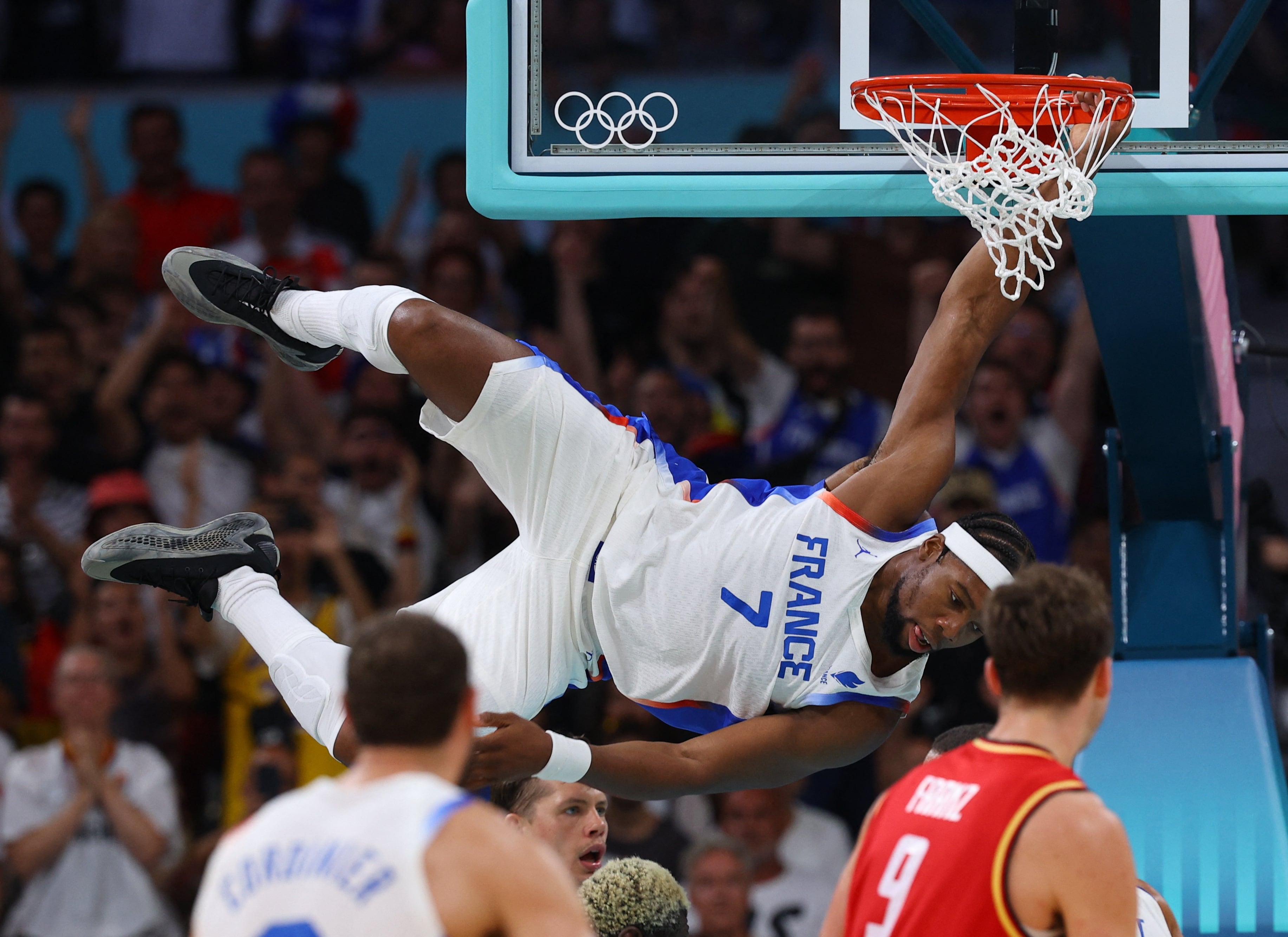 Francia se merienda a Canadá y se medirá a Alemania en la semifinal masculina de baloncesto 