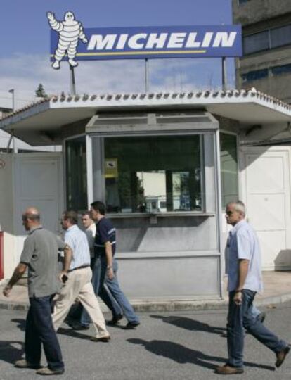 Trabajadores de la planta de Michelin en la planta de Lasarte