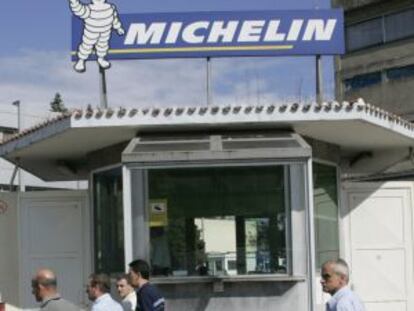 Trabajadores de la planta de Michelin en la planta de Lasarte