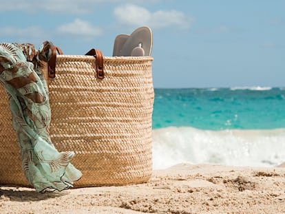 Modelos de gran capacidad para llevar de manera cómoda todo lo que necesitas en un día de playa. GETTY IMAGES.