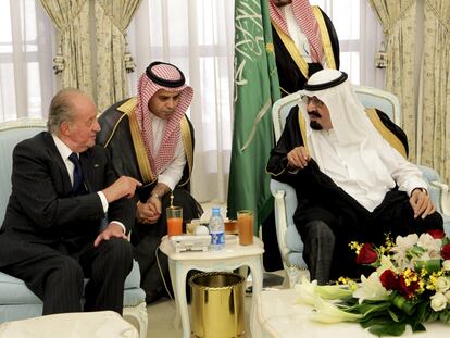 Juan Carlos I en un viaje a Taif (Arabia Saudí) para dar el pésame al rey de Arabia Saudí Abdalá bin Abdelaziz en 2012.