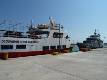 El barco 'Gernika' en el puerto cretense de Kolimpari