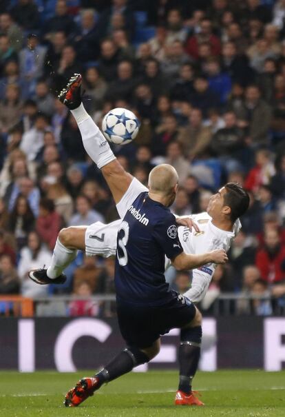 Ronaldo intenta un remate de chilena