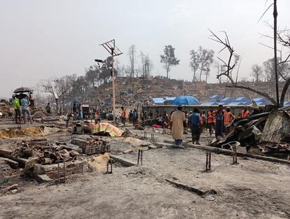 El estado del campo de refugiados de Cox's Bazar, Bangladés, después del incendio del pasado marzo.
