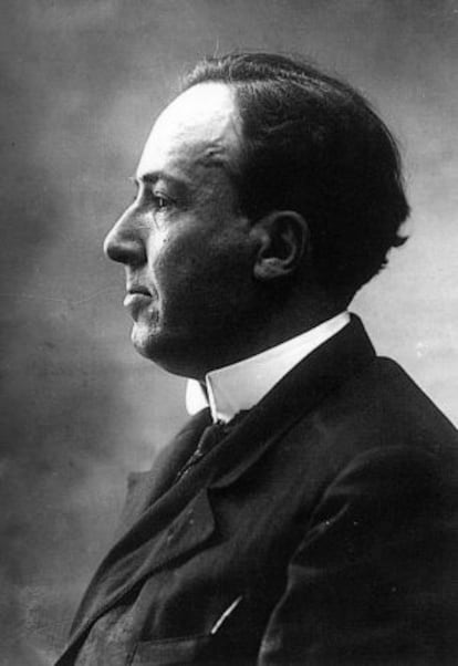 Antonio Machado, fotografiado por Alfonso hacia 1927.