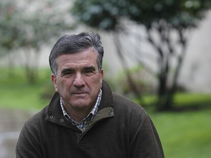Dani, junto a la sede del Athletic.