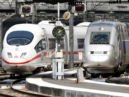 Dos trenes de alta velocidad, el ICE 3 alemán de Siemens y el TGV de Alstom.