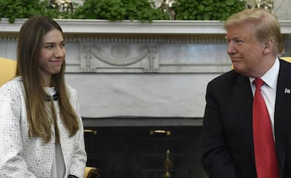 Donald Trump, junto a Fabiana Rosales, este miércoles en la Casa Blanca.