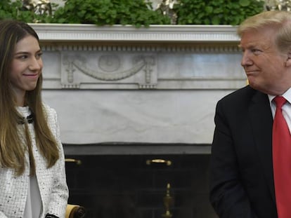 Donald Trump com Fabiana Rosales, nesta quarta-feira na Casa Branca.