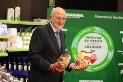 Juan Roig, presidente y propietario de Mercadona, durante la presentaci&oacute;n de los resultados de la cadena de supermercados en 2011.