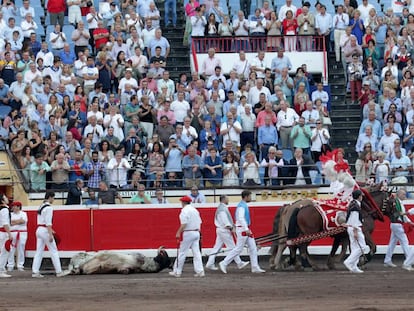 El sexto toro, de nombre 'Ruiseñor', fue premiado con la vuelta al ruedo.