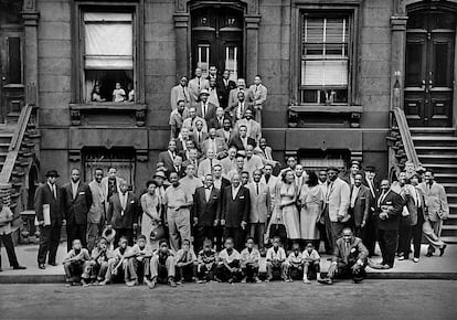 'A great day in Harlem', la fotografía en la que Art Kane retrató a más de 50 artistas de jazz.