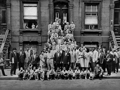 'A great day in Harlem', la fotografía en la que Art Kane retrató a más de 50 artistas de jazz.