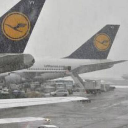 Aviones parados por el temporal de nieve en Europa